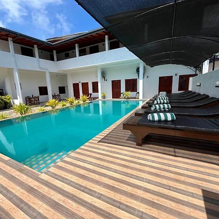 Sundowners Guesthouse Хикадува Екстериор снимка