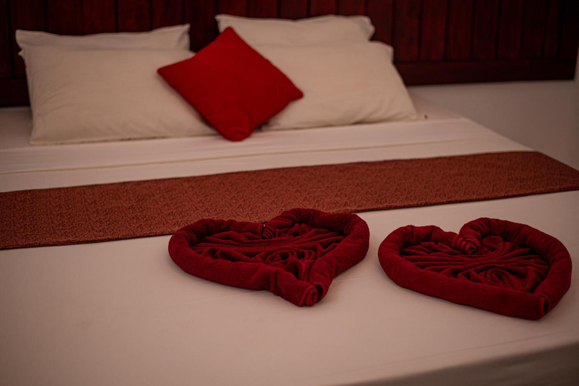 Sundowners Guesthouse Хикадува Екстериор снимка