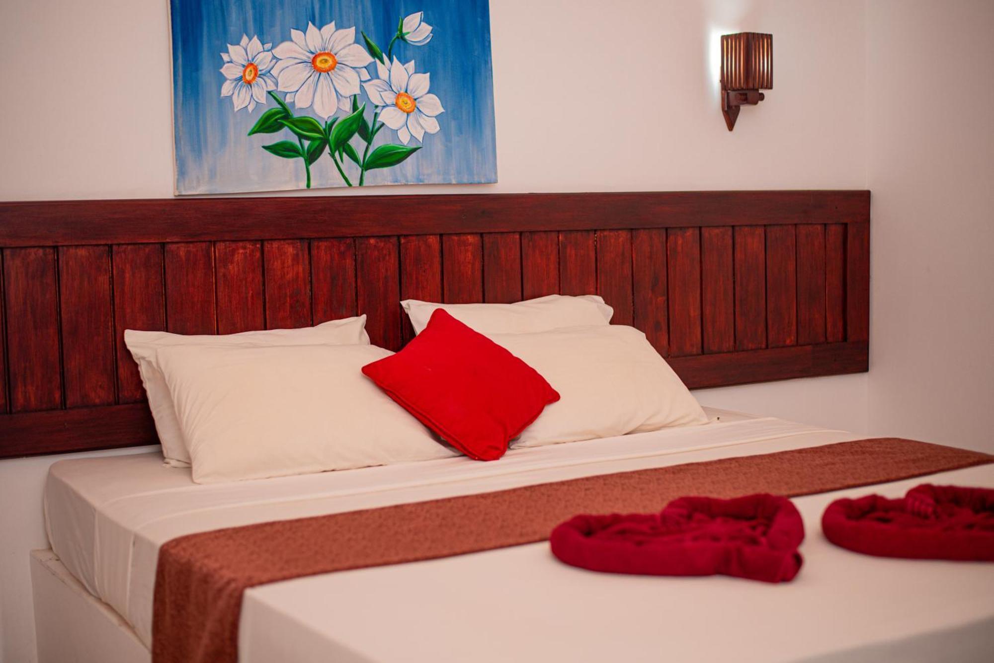 Sundowners Guesthouse Хикадува Екстериор снимка