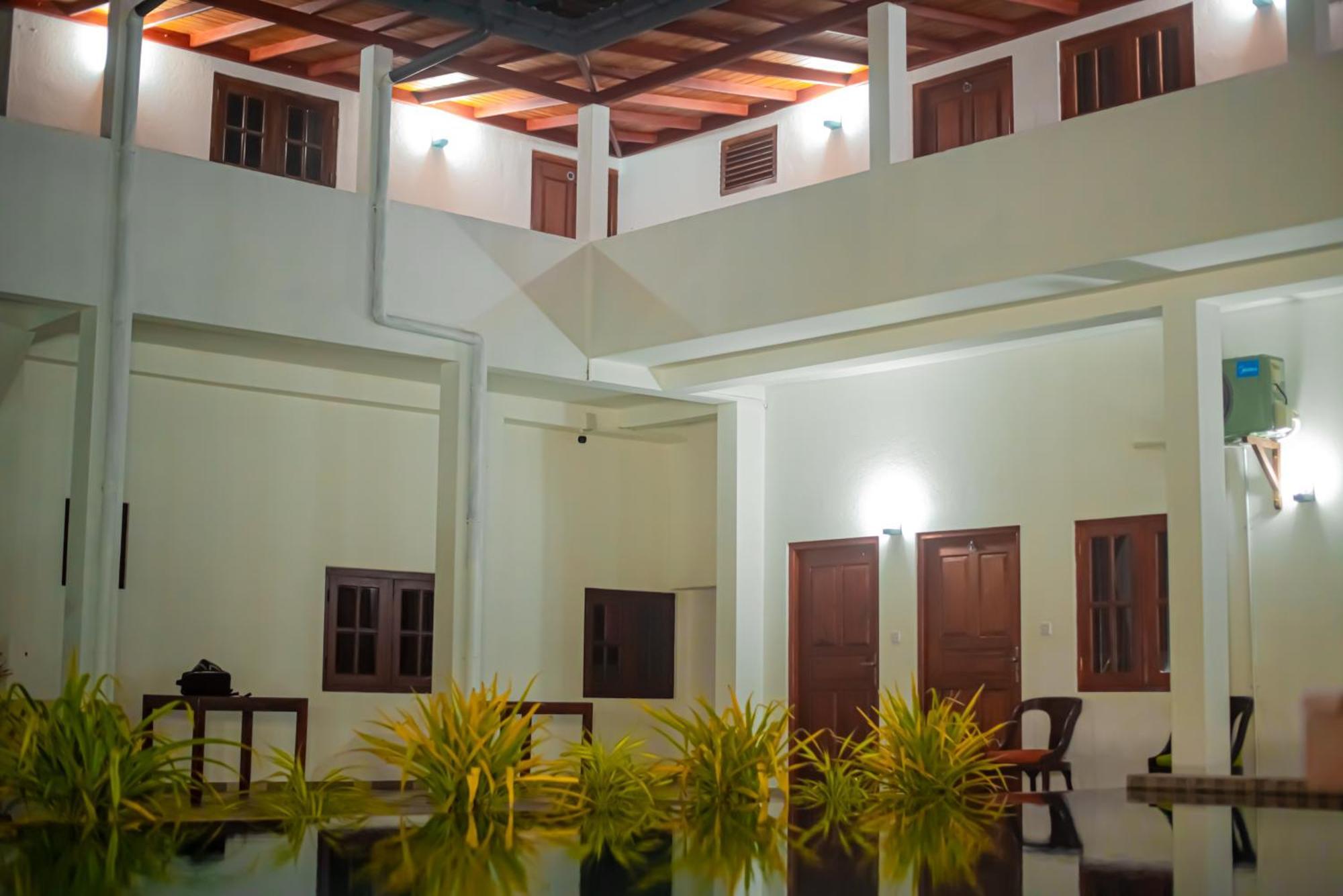 Sundowners Guesthouse Хикадува Екстериор снимка
