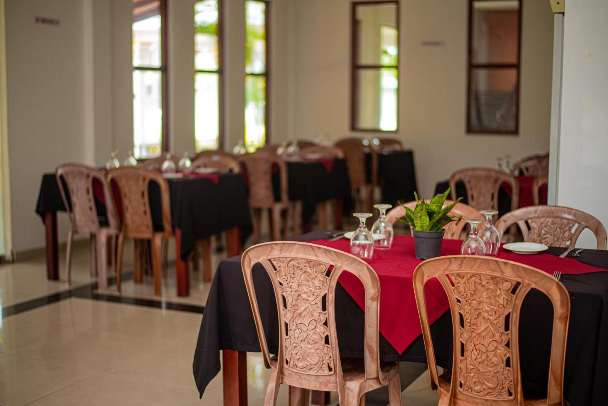 Sundowners Guesthouse Хикадува Екстериор снимка