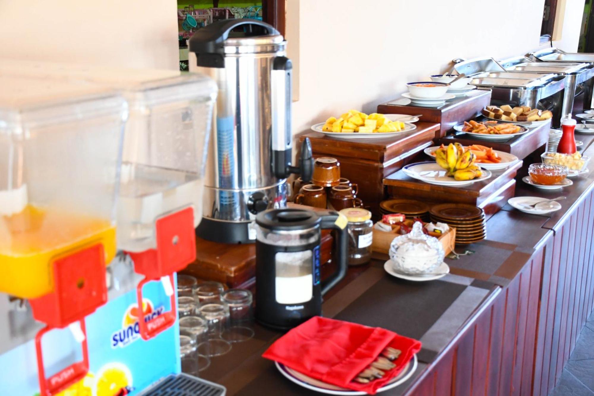 Sundowners Guesthouse Хикадува Екстериор снимка