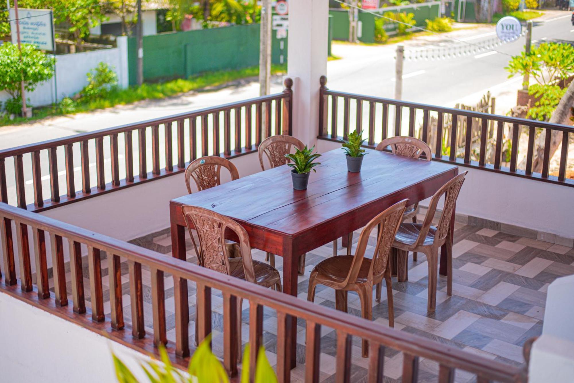 Sundowners Guesthouse Хикадува Екстериор снимка