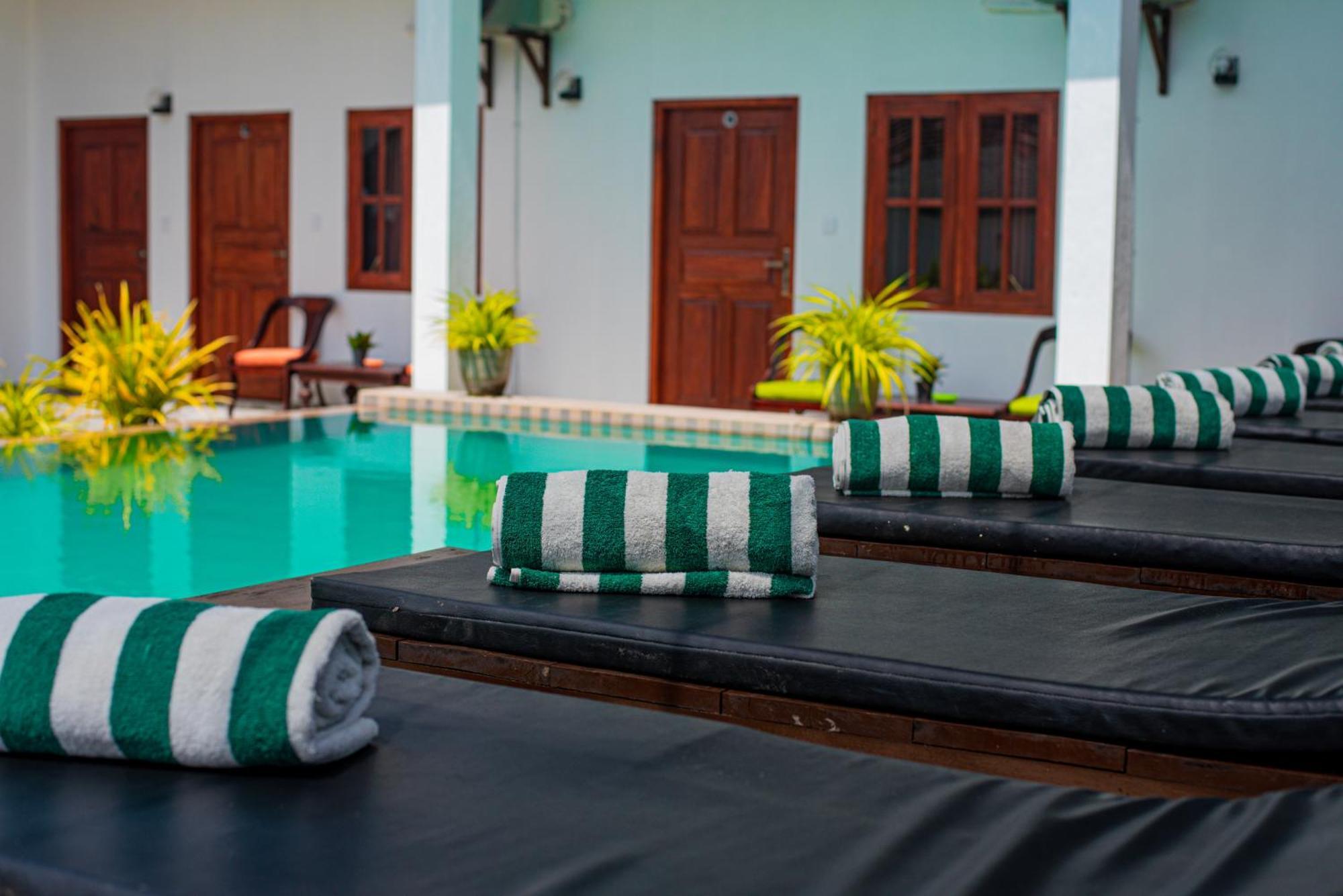 Sundowners Guesthouse Хикадува Екстериор снимка