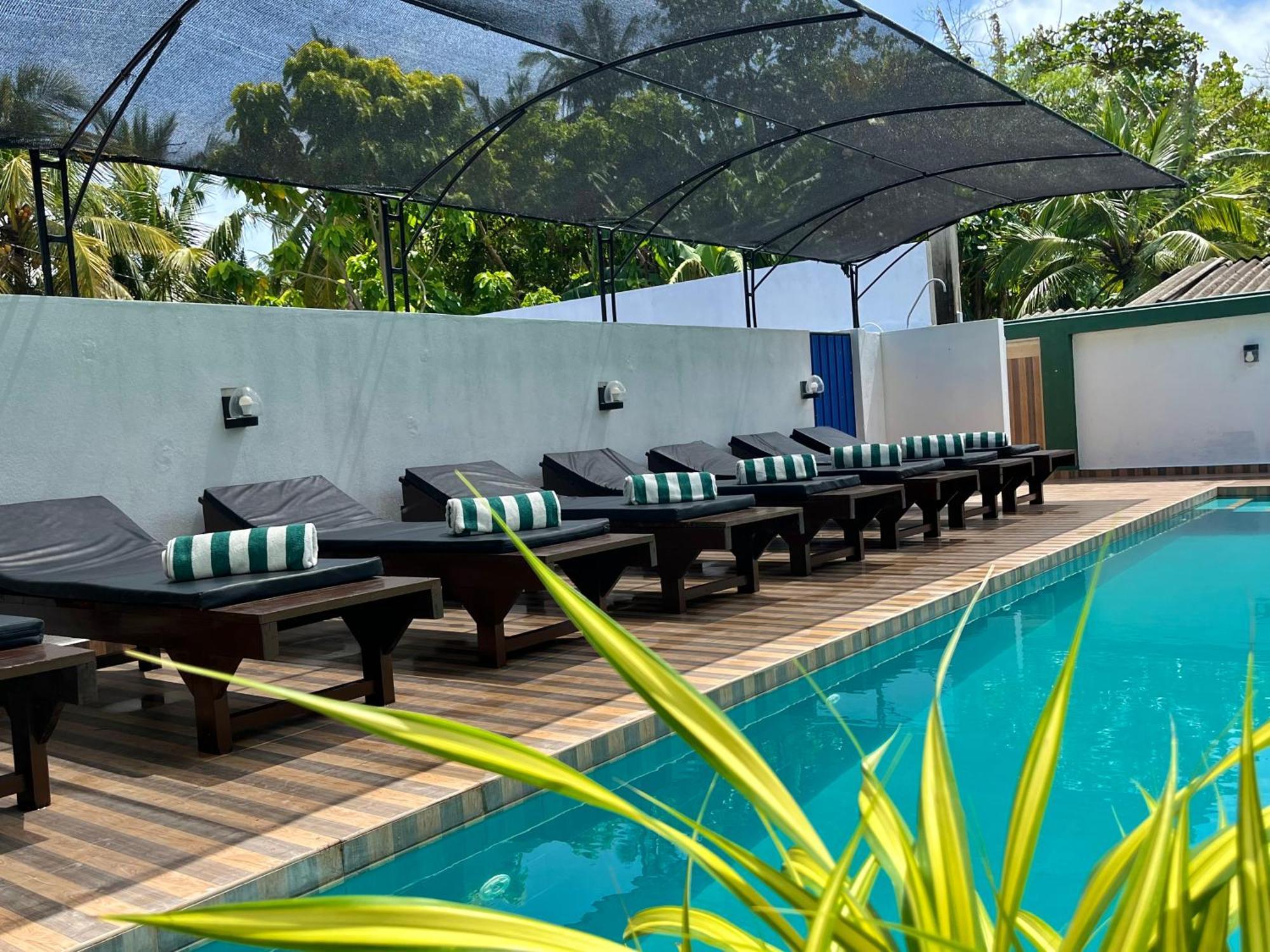 Sundowners Guesthouse Хикадува Екстериор снимка