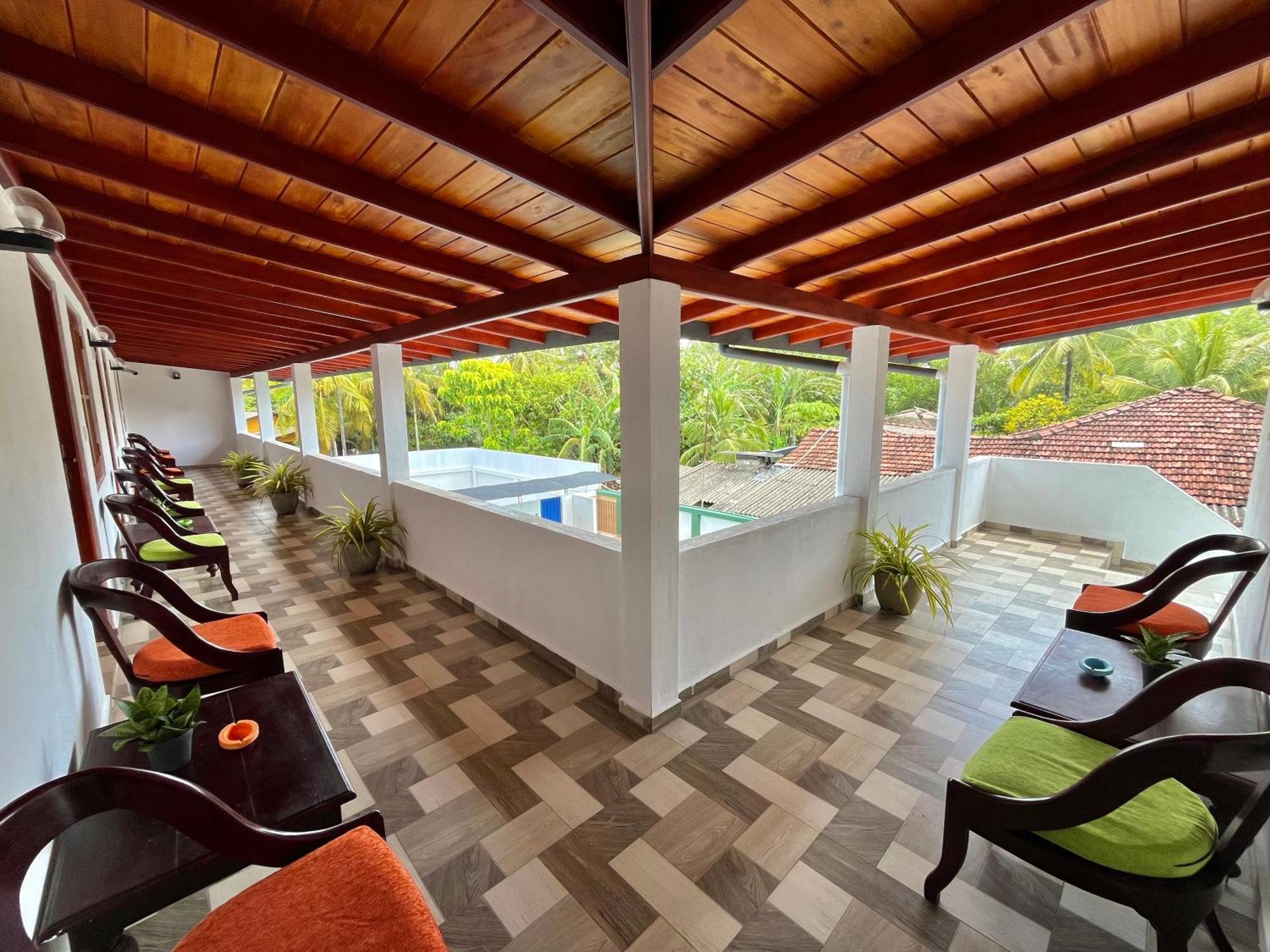 Sundowners Guesthouse Хикадува Екстериор снимка