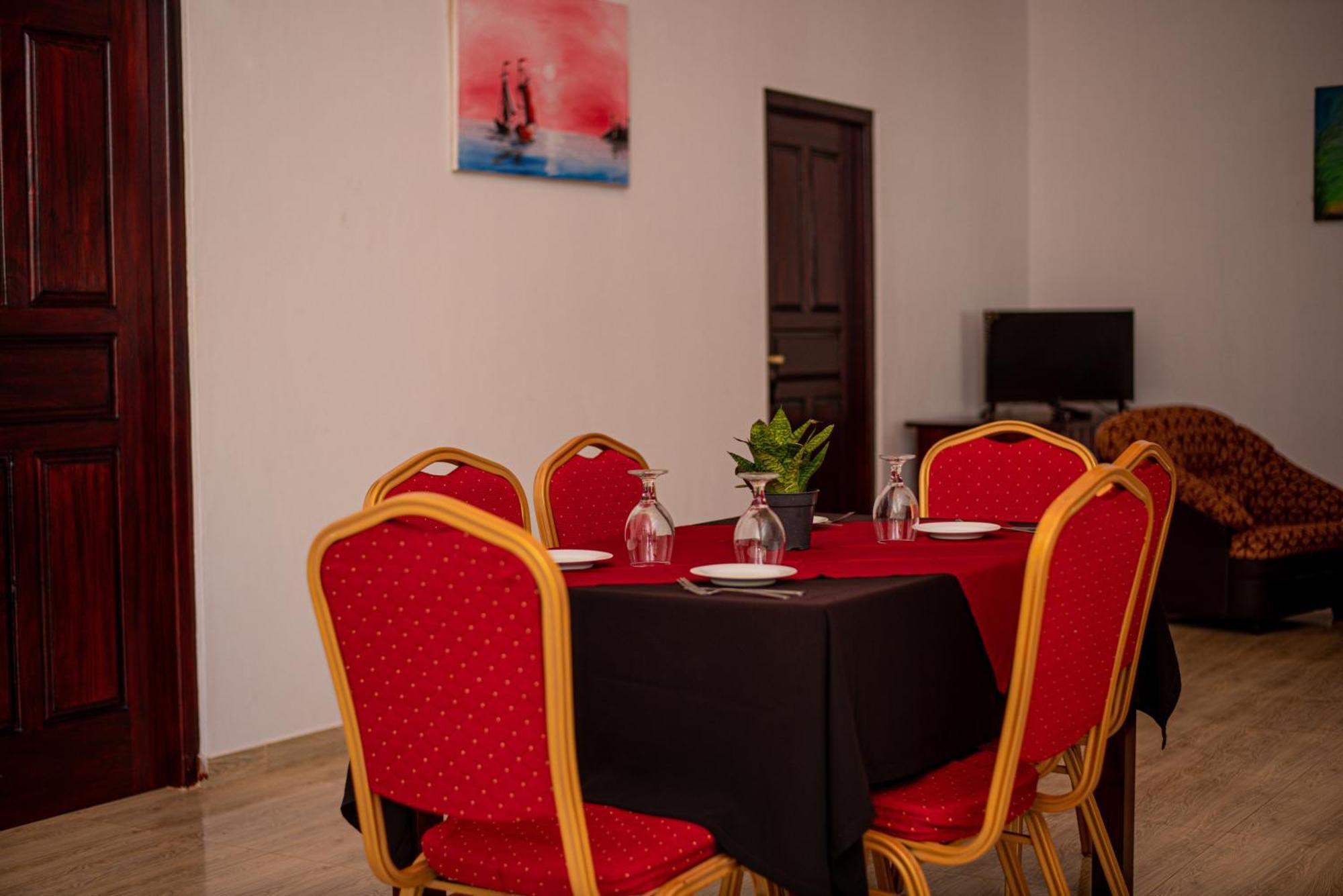 Sundowners Guesthouse Хикадува Стая снимка
