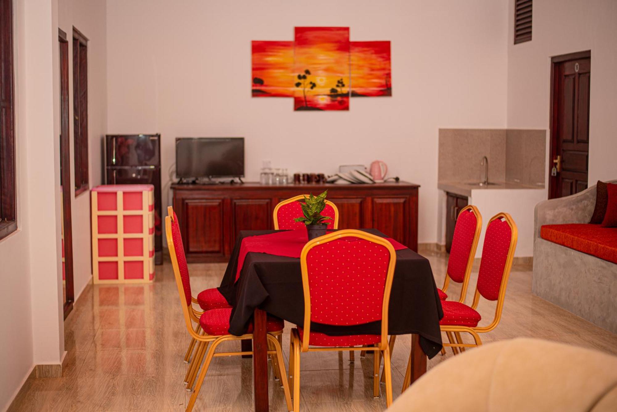 Sundowners Guesthouse Хикадува Екстериор снимка