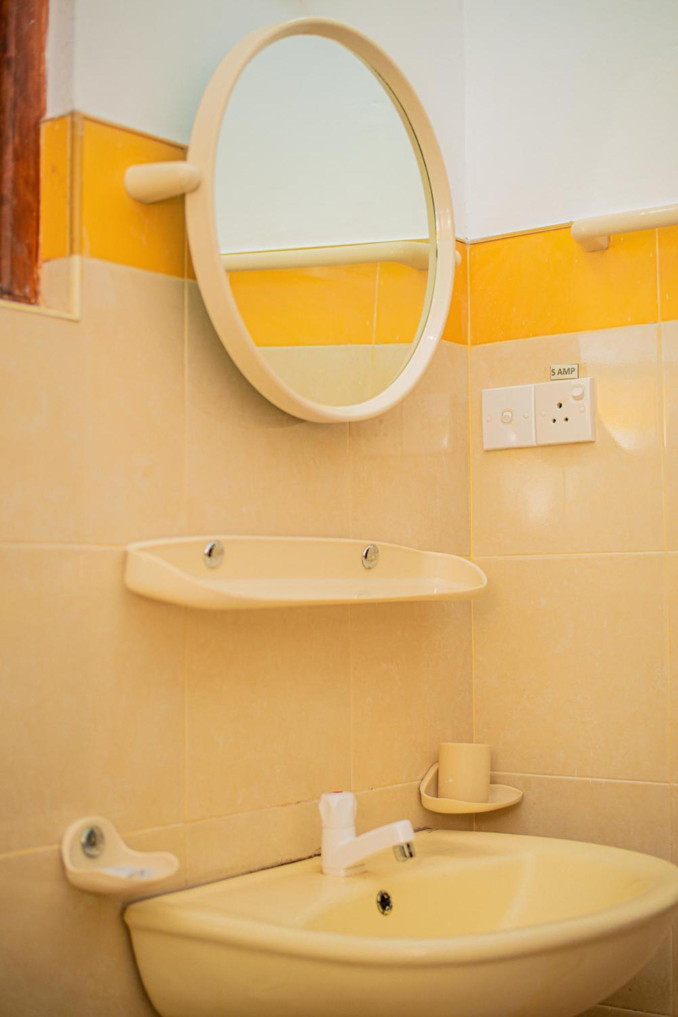 Sundowners Guesthouse Хикадува Стая снимка