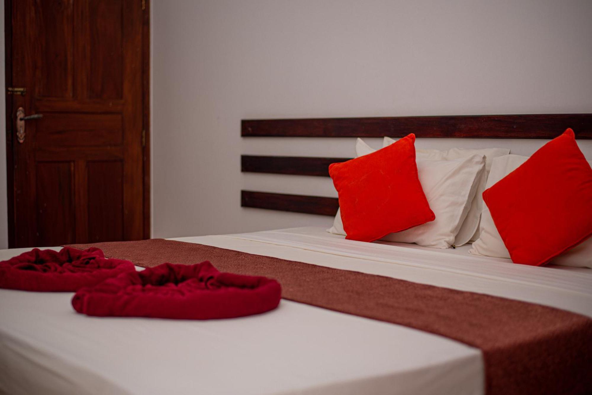 Sundowners Guesthouse Хикадува Стая снимка