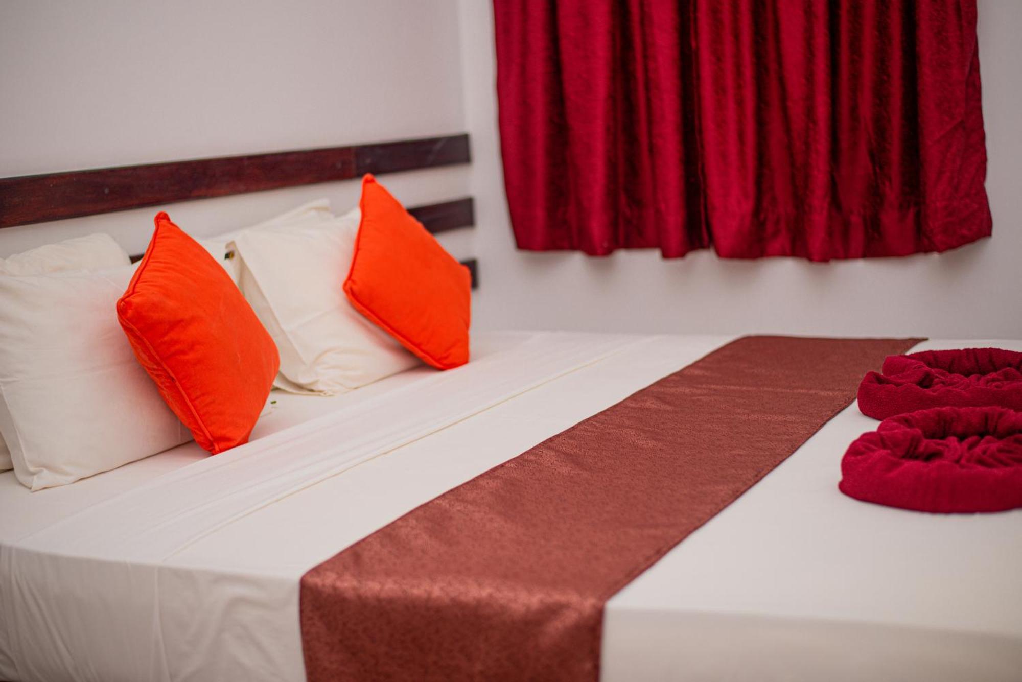 Sundowners Guesthouse Хикадува Стая снимка